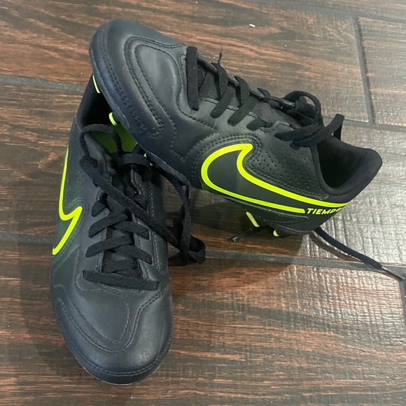 Nike unisex-child Tiempo Legend 9 Club Multi Ground Soccer cleat - Picture 2 of 6